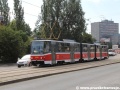 Vůz KT8D5 ev.č.9048 vypravený na linku 11 začíná stoupat Chodovskou ulicí k zastávce Chodovská. | 6.8.2012