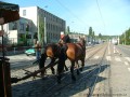 A jedeme, koně zabraly a po objízdné koleji vozovny Motol táhnou vlečný vůz koňky ev.č.90 | 27.8.2005