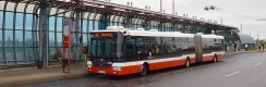 Právě autobusová linka 140 bude po plném zprovoznění linky 58 zrušena. Sorka #6798 nabírá své cestující v terminálu Letňany. | 15.10.2022