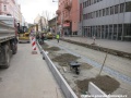 Umísťování betonových „L“ profilů v Zenklově ulici. | 28.3.2011
