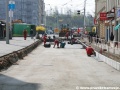 Zřizování spodku tramvajového tělesa v Zenklově ulici u zastávky Palmovka. Na spodek a „L“ bokovnice ohraničující rozsah tělesa jsou lepeny antivibrační pryžové pásy. | 5.4.2011