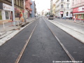 Tramvajová trať v prostoru zastávky Divadlo Pod Palmovkou s první vrstvou asfaltového krytu. | 7.4.2011
